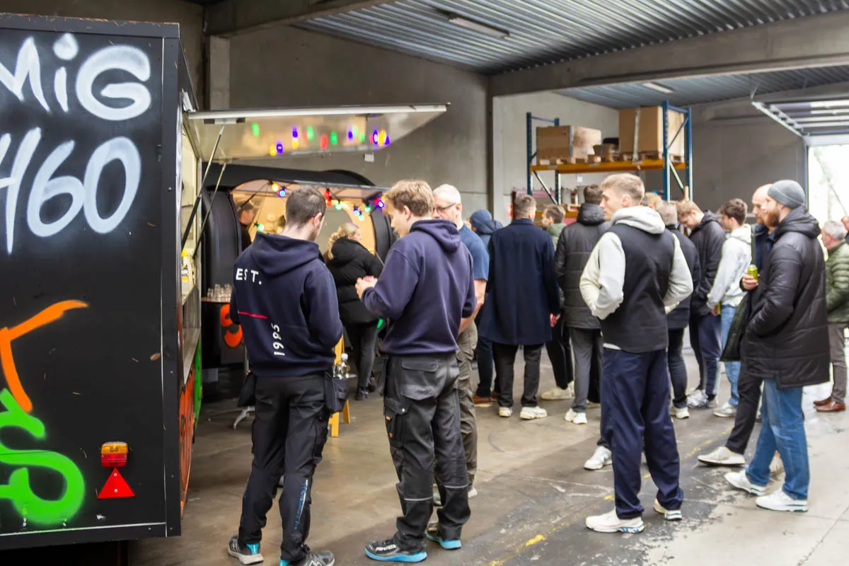 Frokost fra food truck på arbejdspladsen