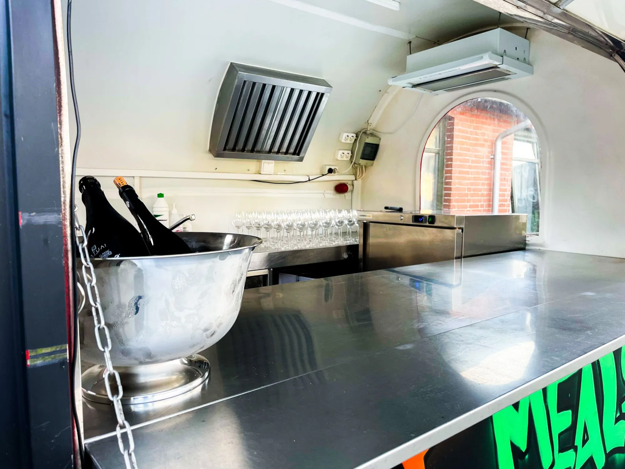 Sommelierens Bar – mobil vinbar med bobler og vinglas