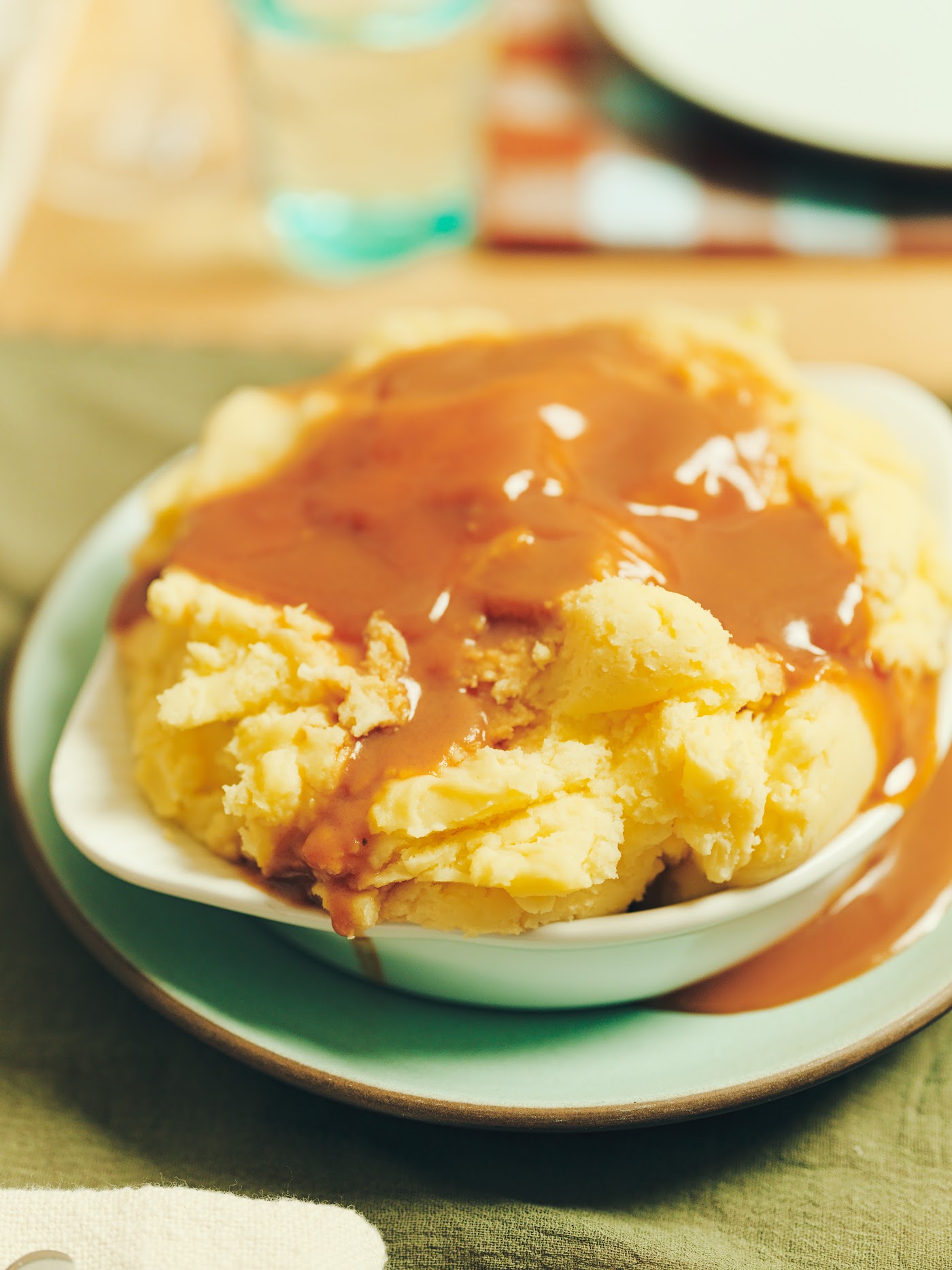 Mashed potatoes with gravy