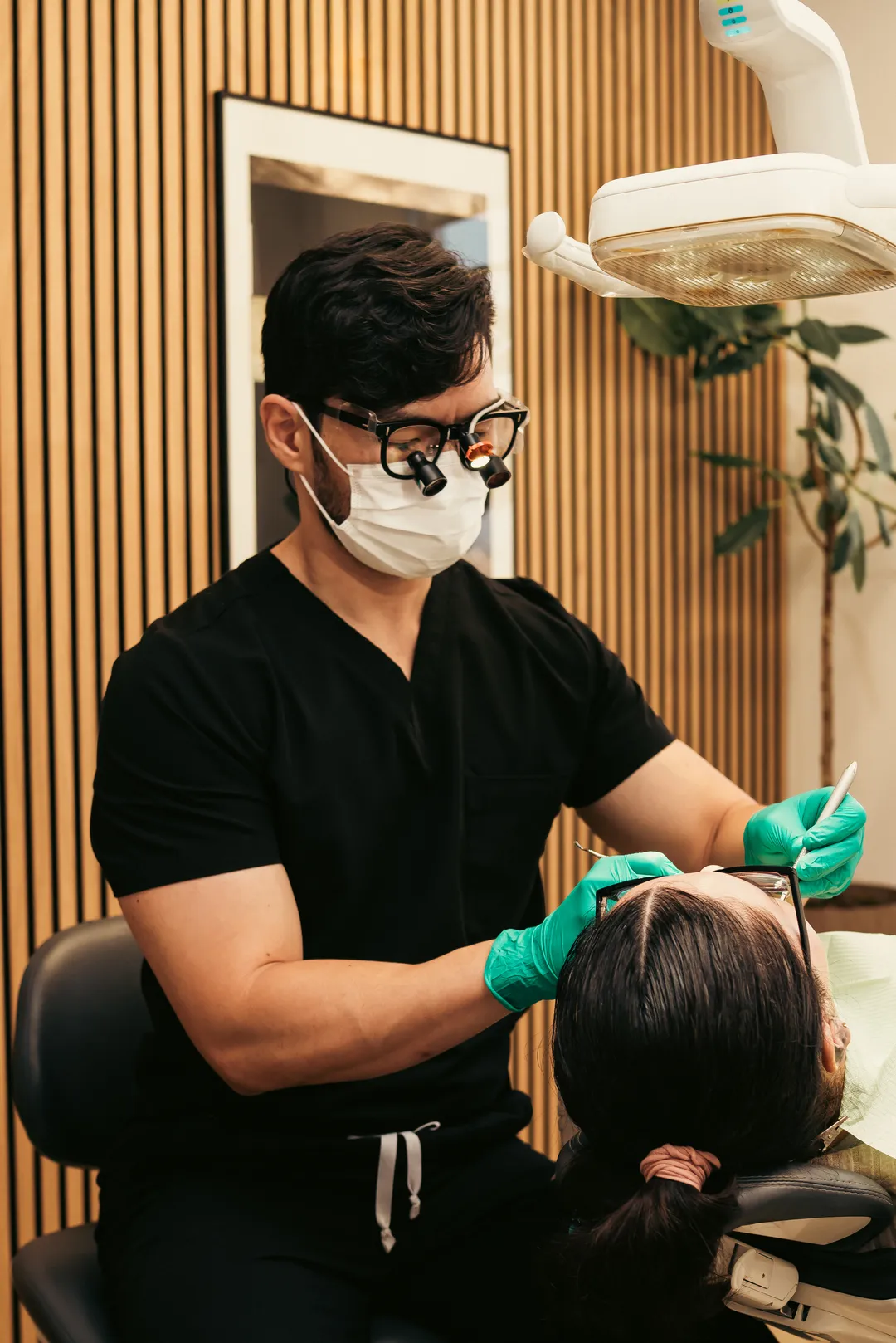 Resultado de odontología estética, una sonrisa natural y refinada