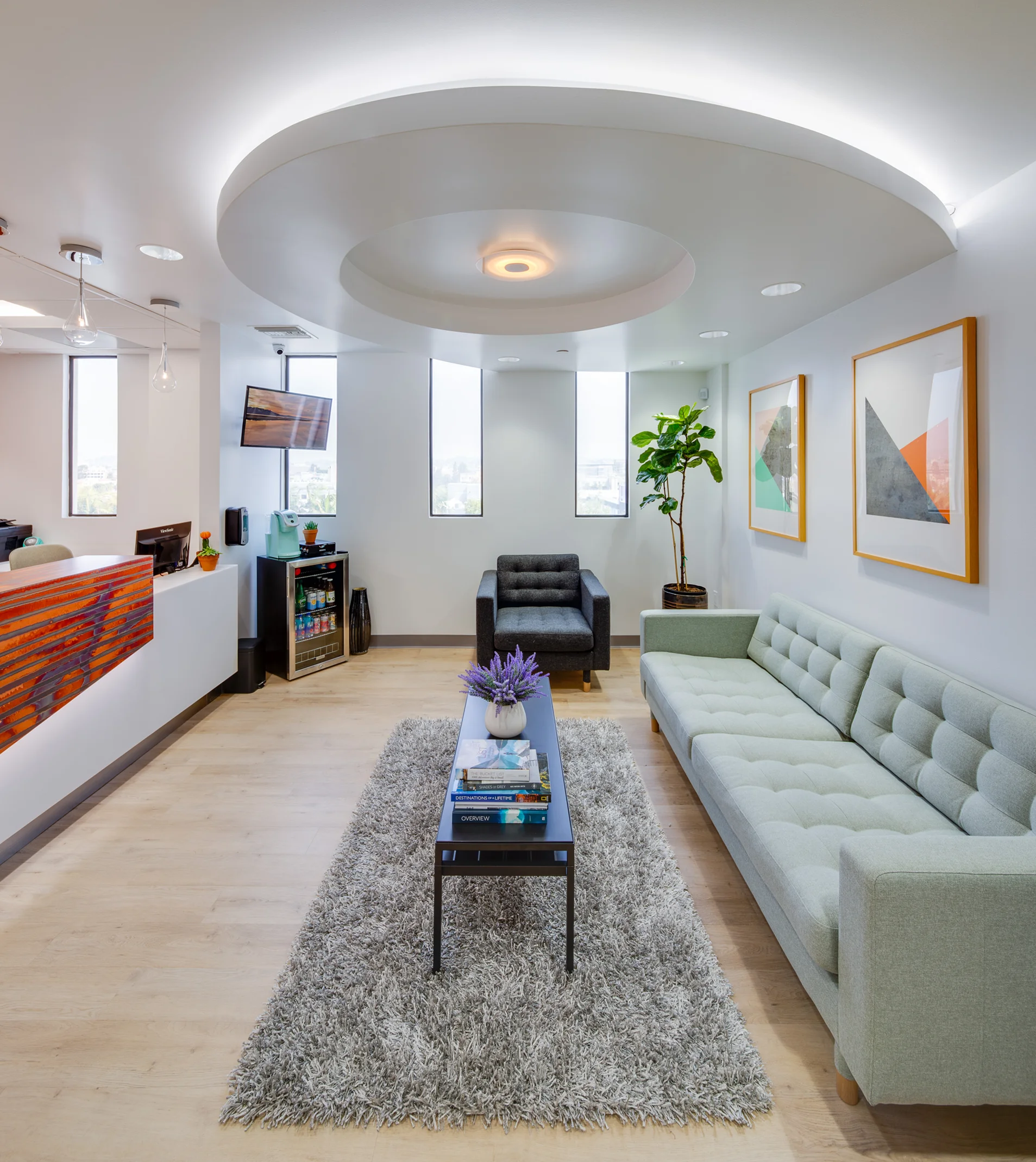 El equipo de recepción de City of Angels Dentistry