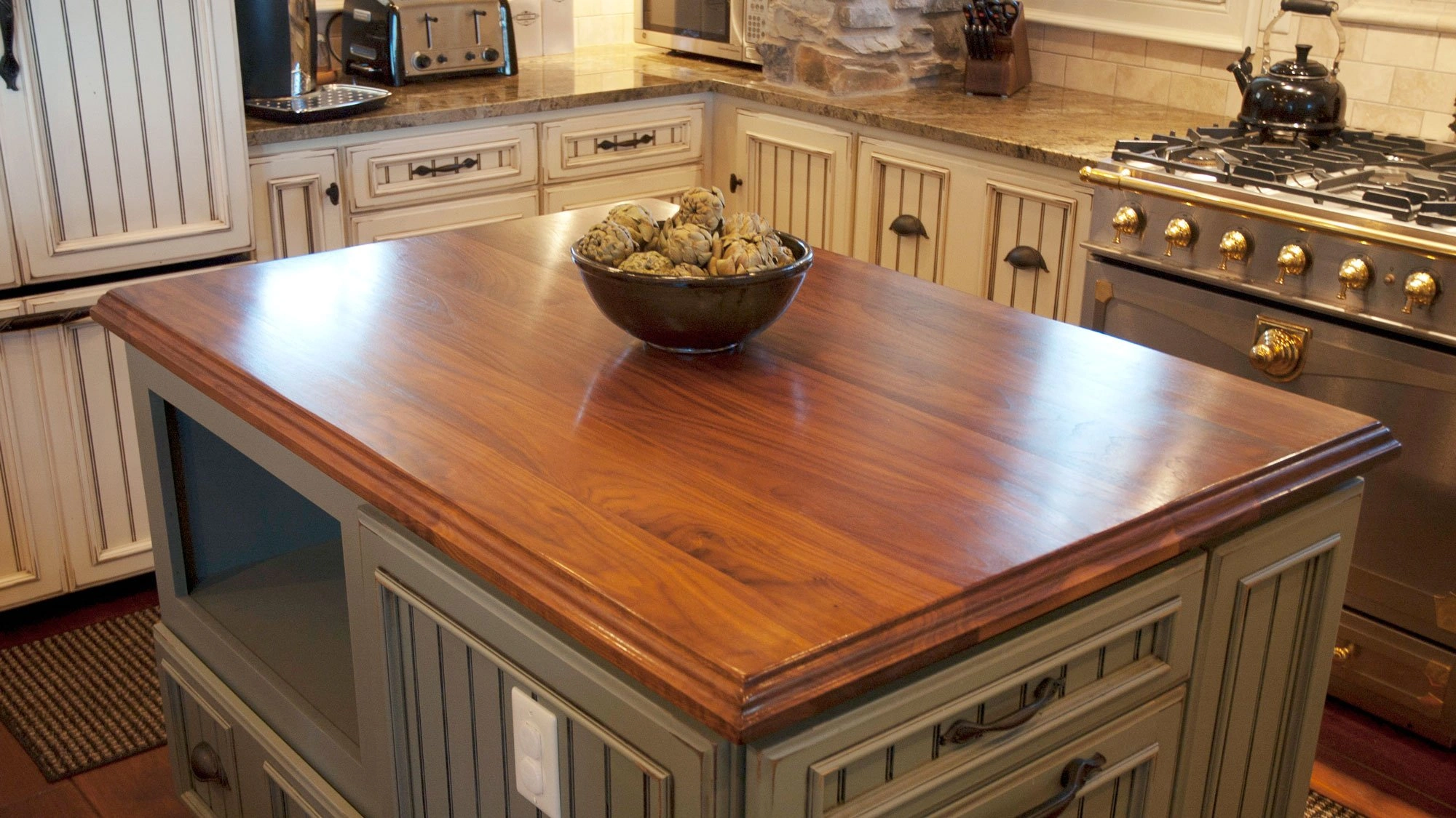 Pine Cone Cottage — kitchen