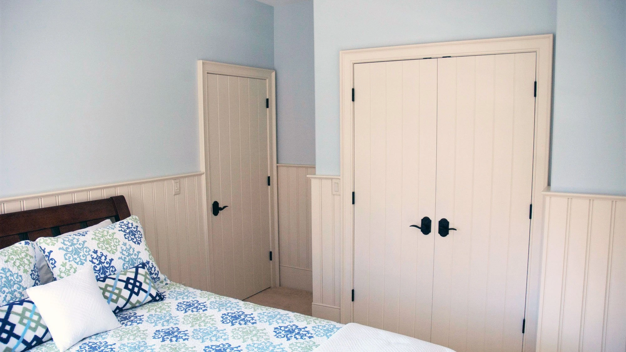 Pine Cone Cottage — bedroom