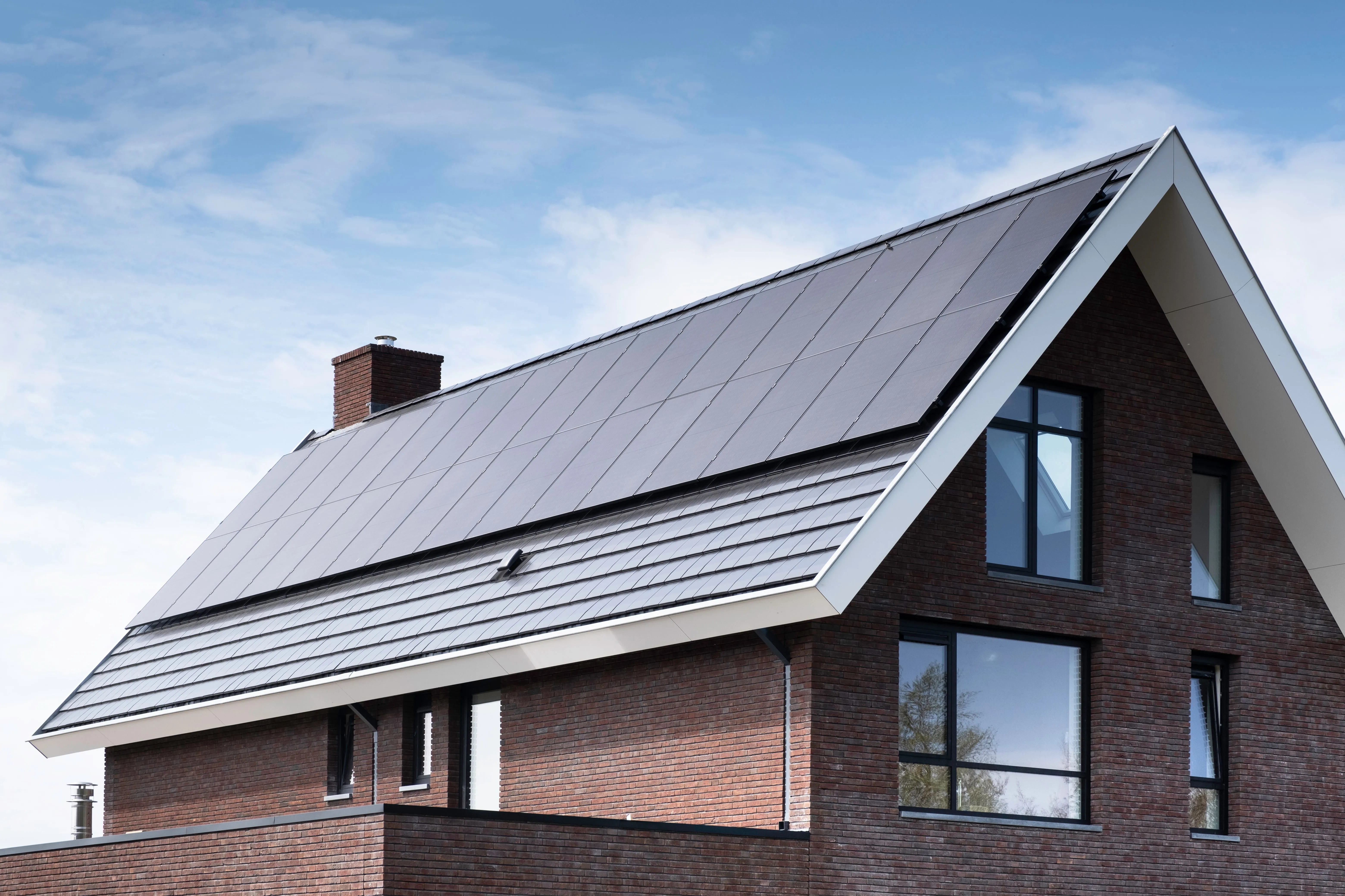 Haus mit Photovoltaikanlage auf dem Dach