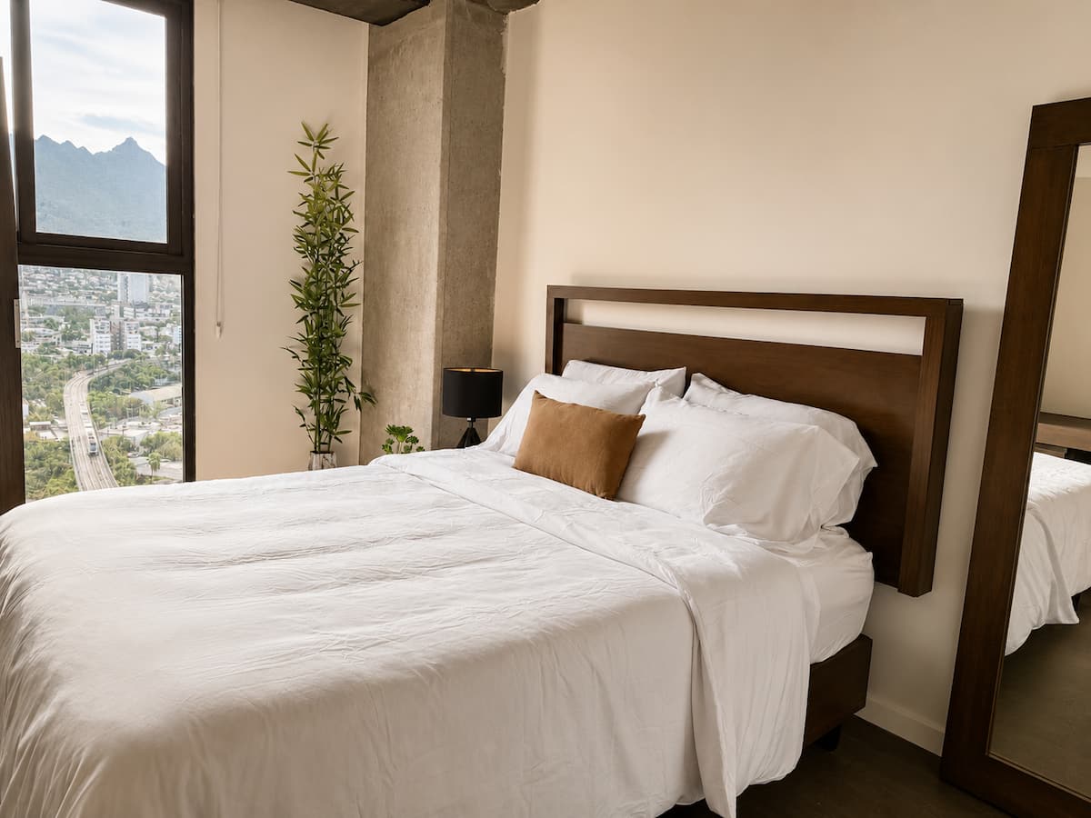 Estudio ejecutivo, espacio de trabajo, vistas a las montañas