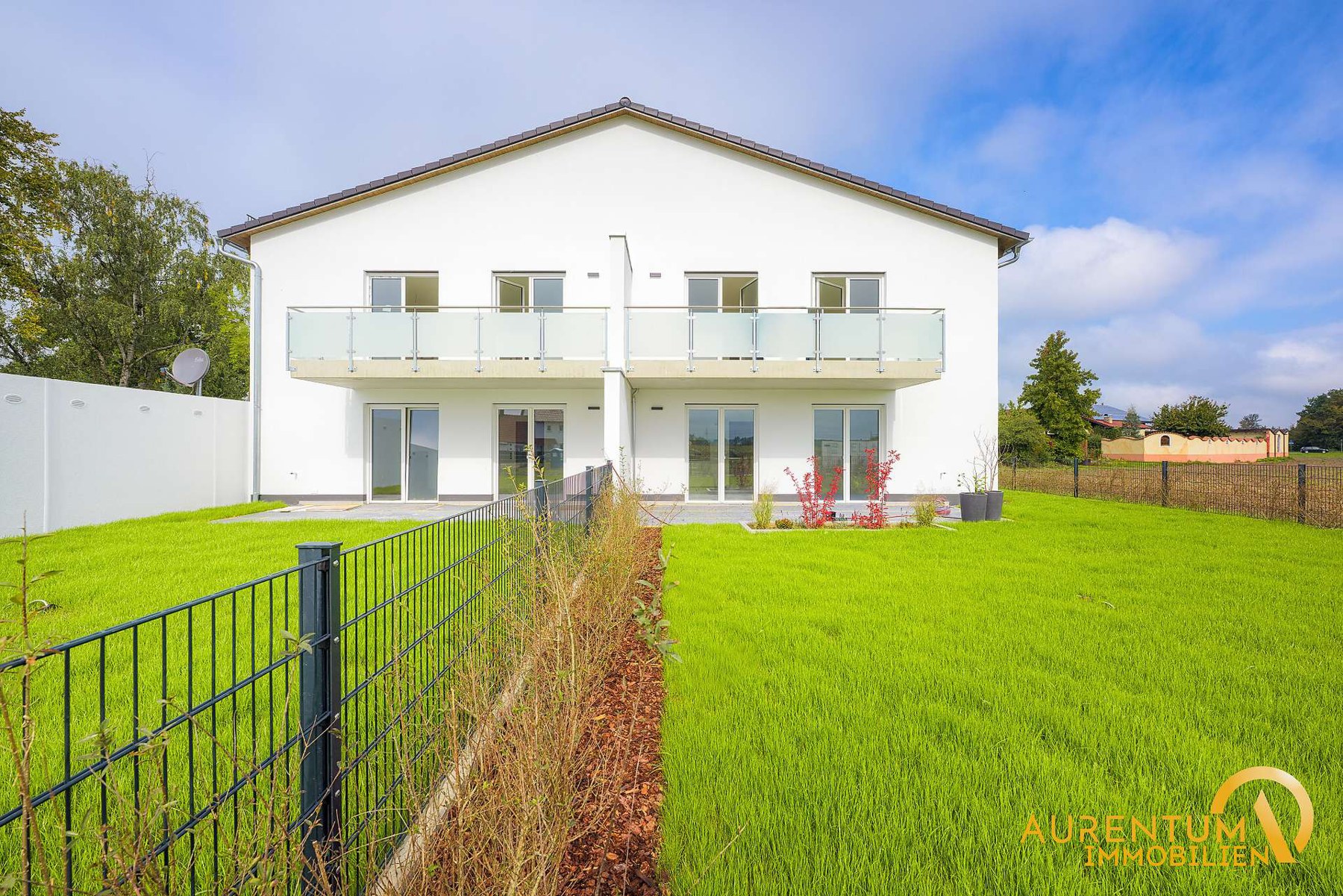 Musterhaus zur Veranschaulichung des geplanten Vierfamilienhauses in Abensberg