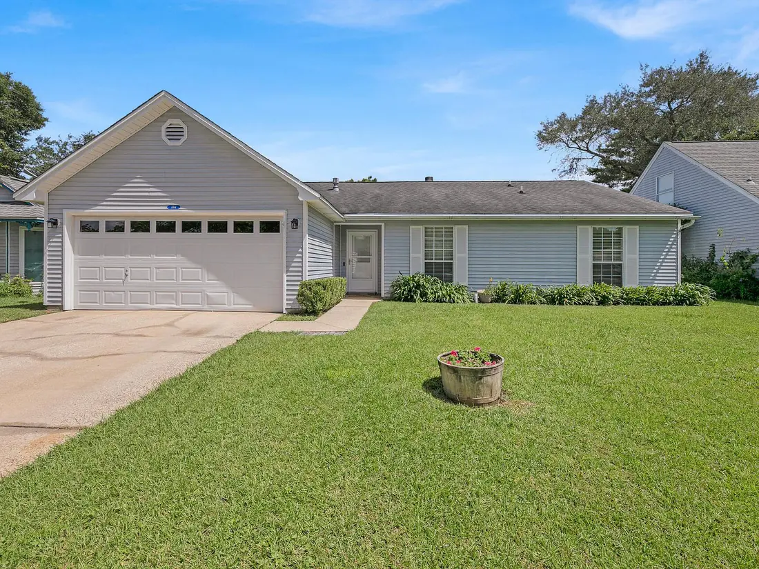 158 Meadowbrook Court, Niceville, FL 32578
