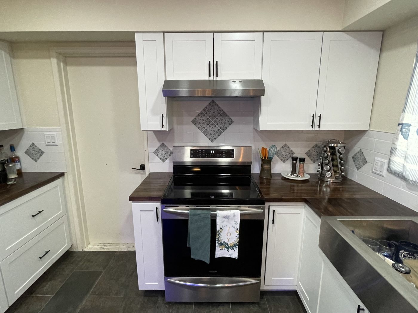 Kitchen remodel by Ultra Renovations with white shaker cabinets and a diamond tile backsplash