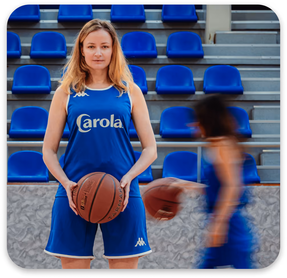 Joueuse de basket en maillot Carola