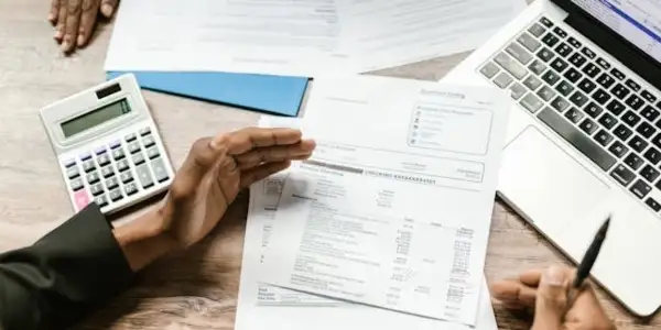 Cuentas por pagar vs. por cobrar: su impacto en el flujo de caja