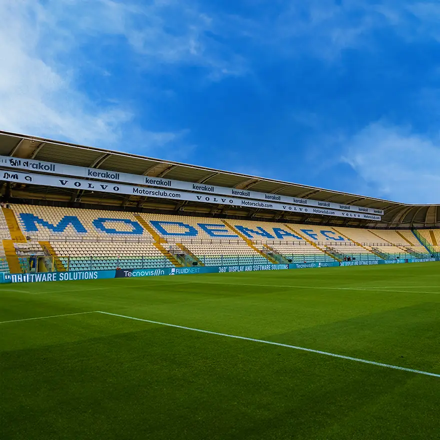 Bordocampo LED allo stadio del Modena