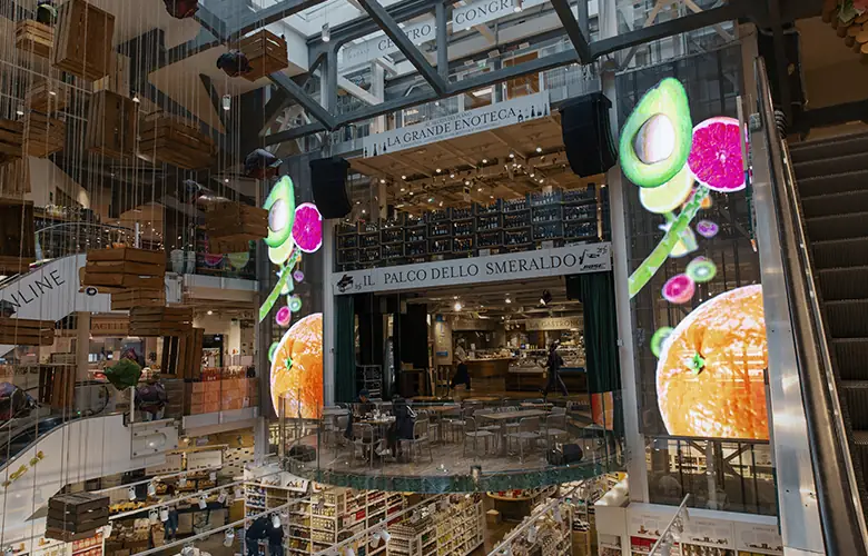 Ledwall trasparenti da Eataly