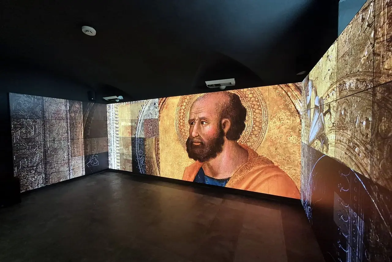 Sala immersiva con ledwall a parete al Museo Amedeo Lia di La Spezia
