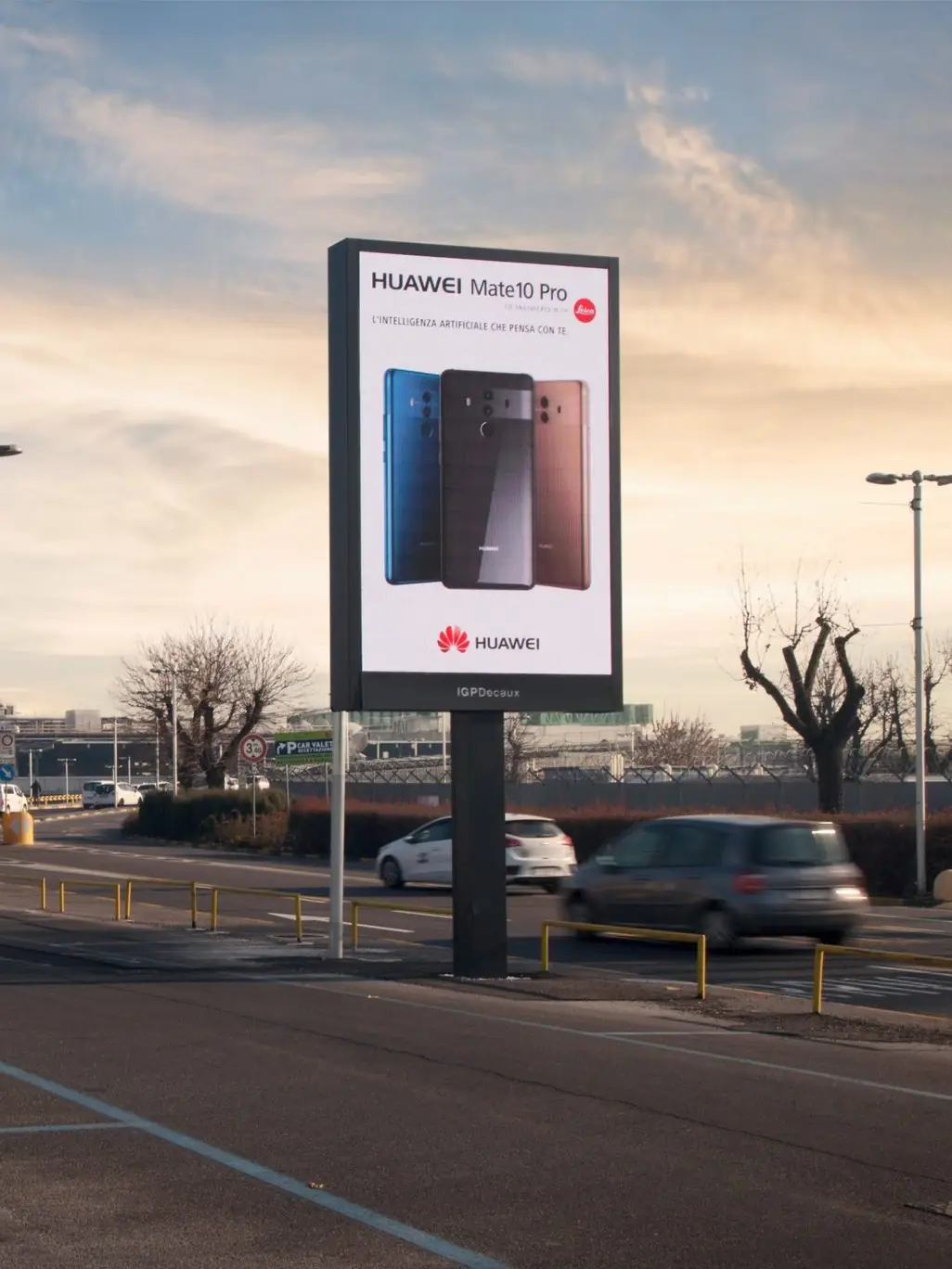 Affissione digitale LED su palo nel parcheggio dell'aeroporto di Milano Linate