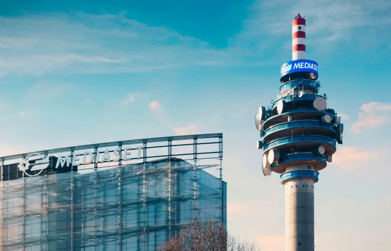 Anello LED della torre Mediaset