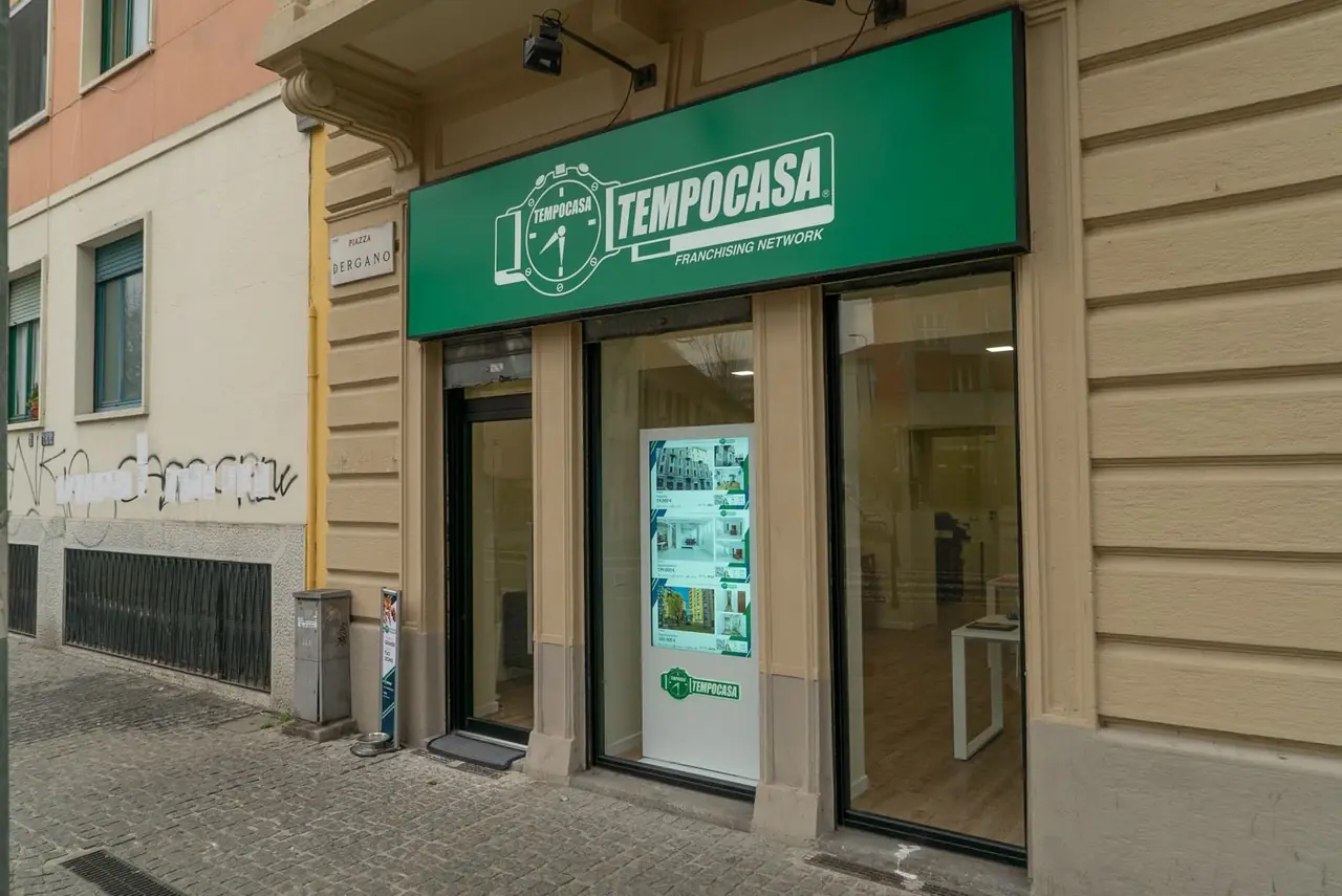 Vetrina Tempocasa a Milano, foto originale