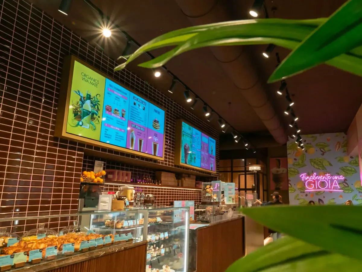 Menu board con videowall LCD da Cioccolati Italiani
