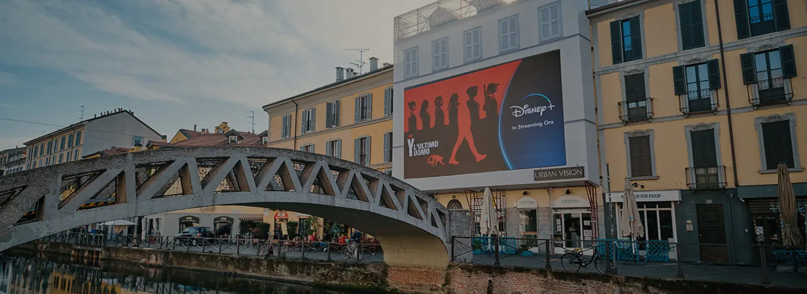 Maxi affissioni LED per la pubblicità DOOH in città