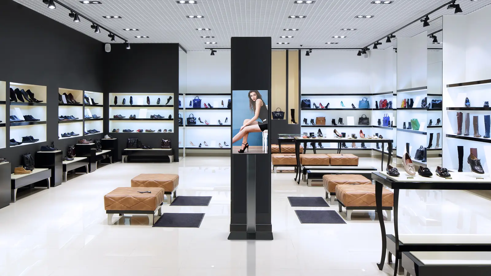 Totem Simply Vision in a store