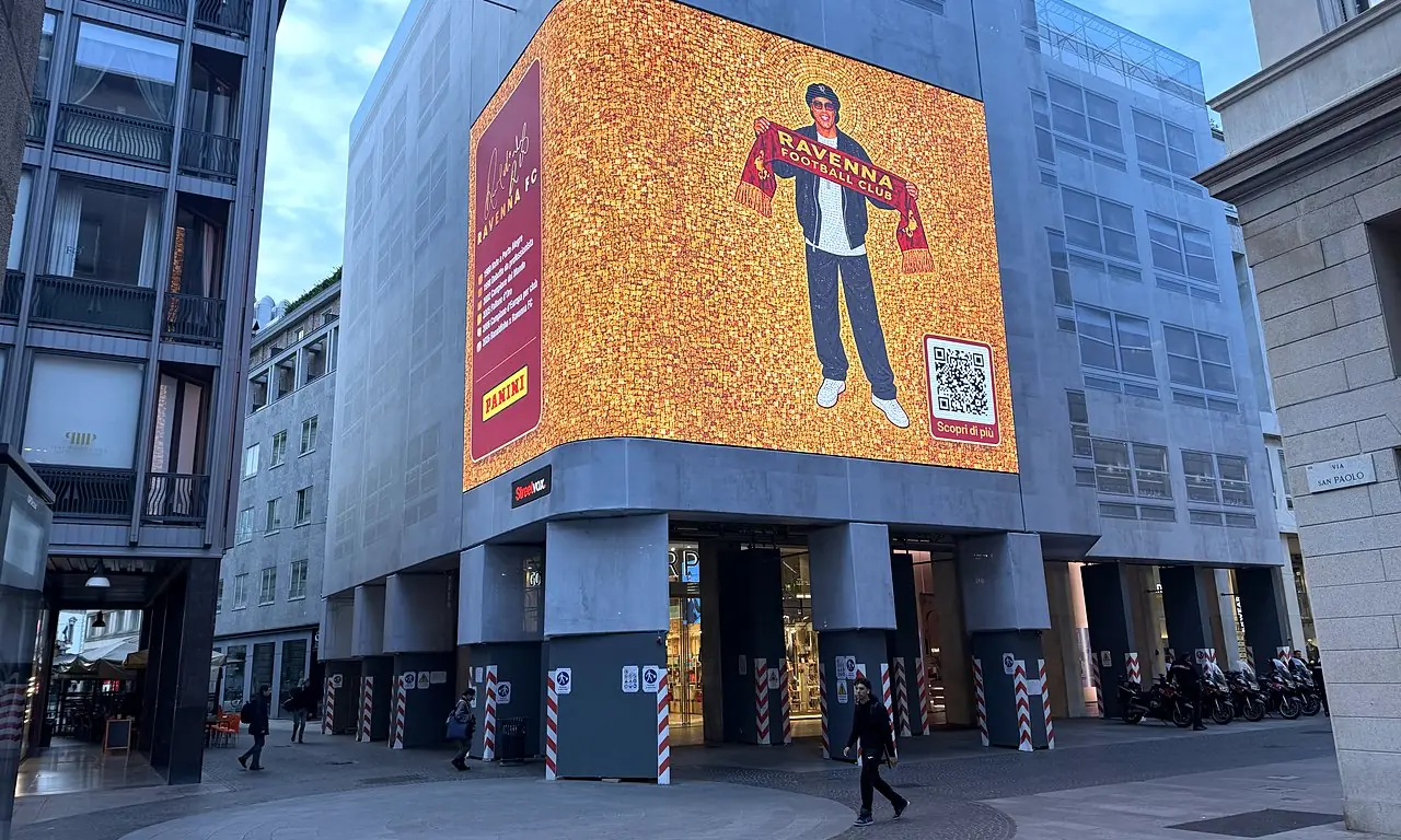 Maxi affissione digitale da 150 m² in via Pattari