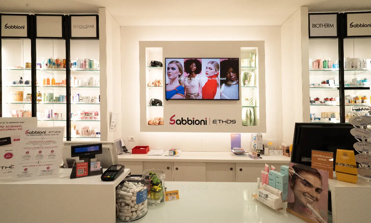 Ethos Profumerie: FluidNext integrato nei monitor