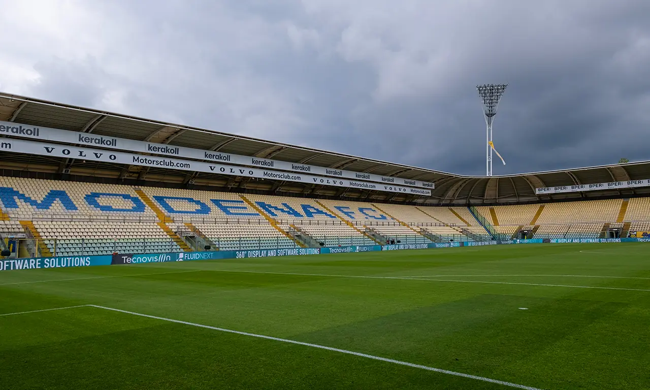 Modena F.C.: Due file di LED attorno al campo
