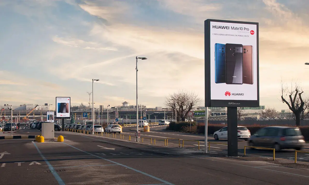 IGP Decaux: Ledwall integrato in maxi affissione