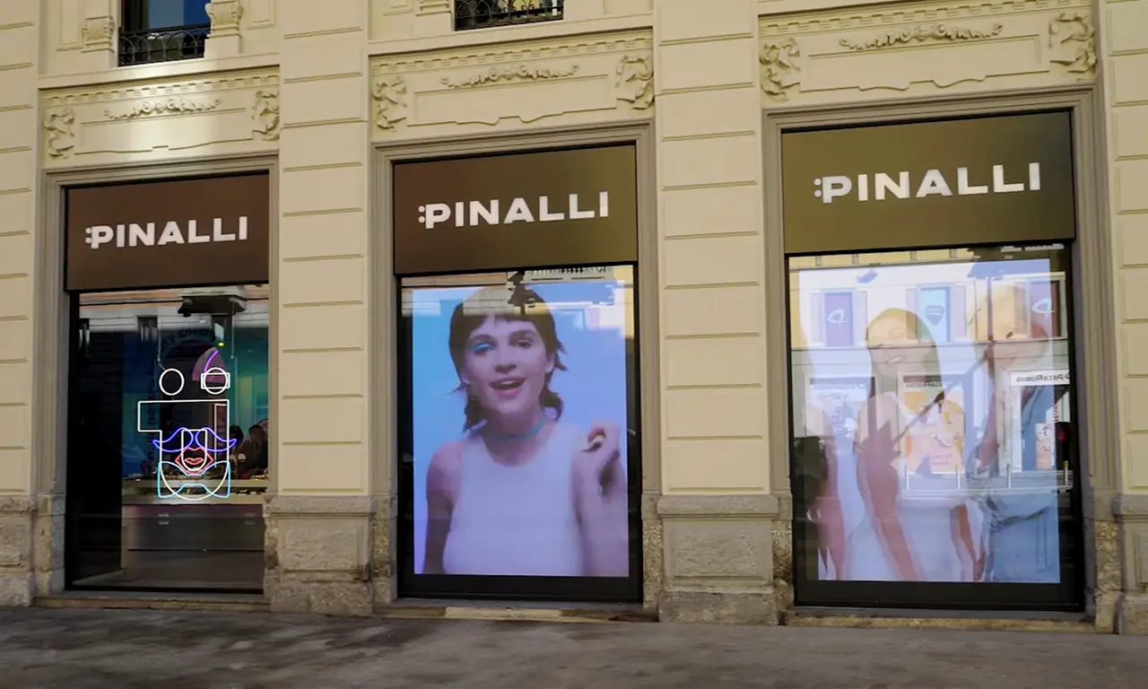 Pinalli: Ledwall vetrina