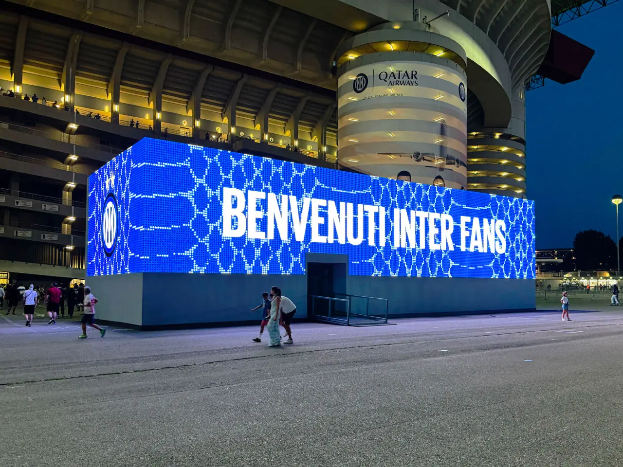San Siro: La più grande affissione digitale in Italia ad altezza uomo – progetto Tecnovision, foto 1