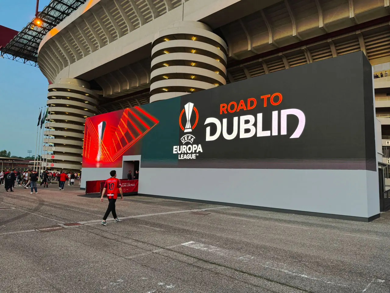 San Siro: La più grande affissione digitale in Italia ad altezza uomo – progetto Tecnovision, foto 2