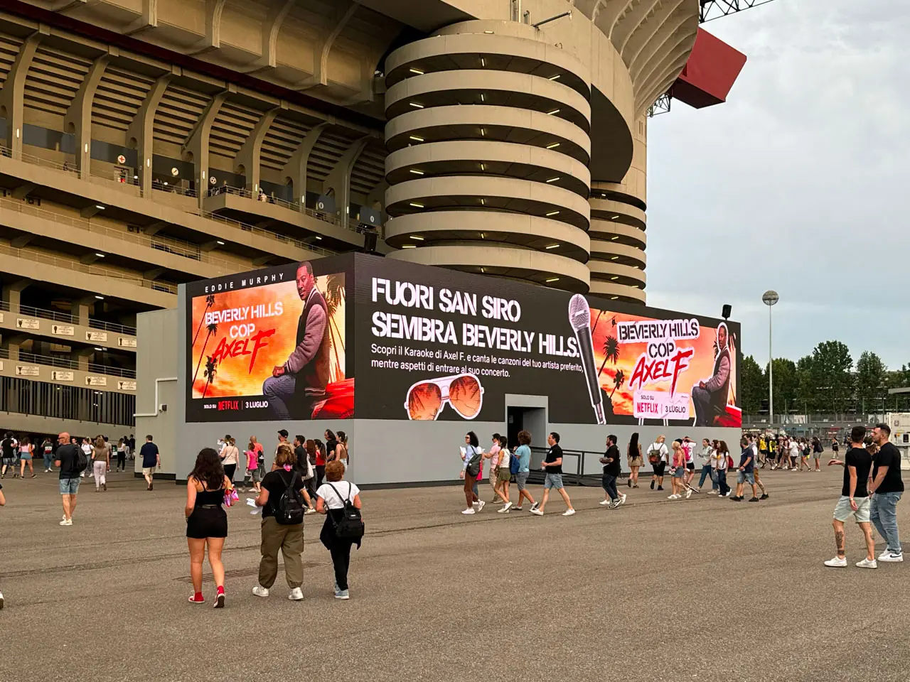 San Siro: La più grande affissione digitale in Italia ad altezza uomo – progetto Tecnovision, foto 4