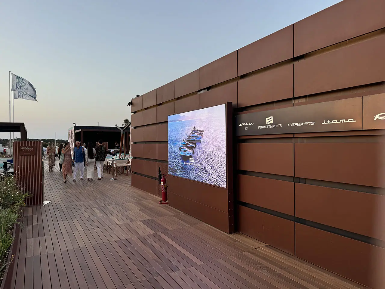 L'era dei totem ledwall è iniziata