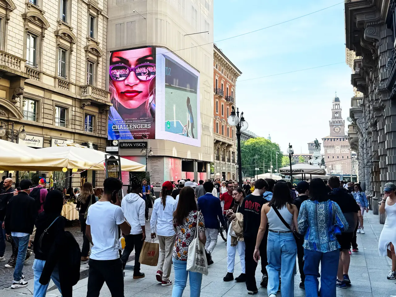 Schermi ledwall temporanei sui ponteggi