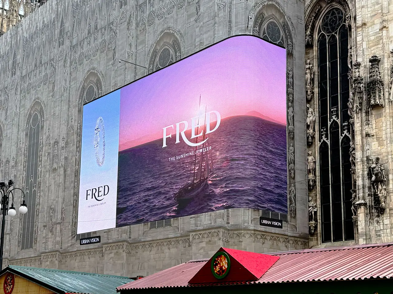 Schermi ledwall temporanei sui ponteggi