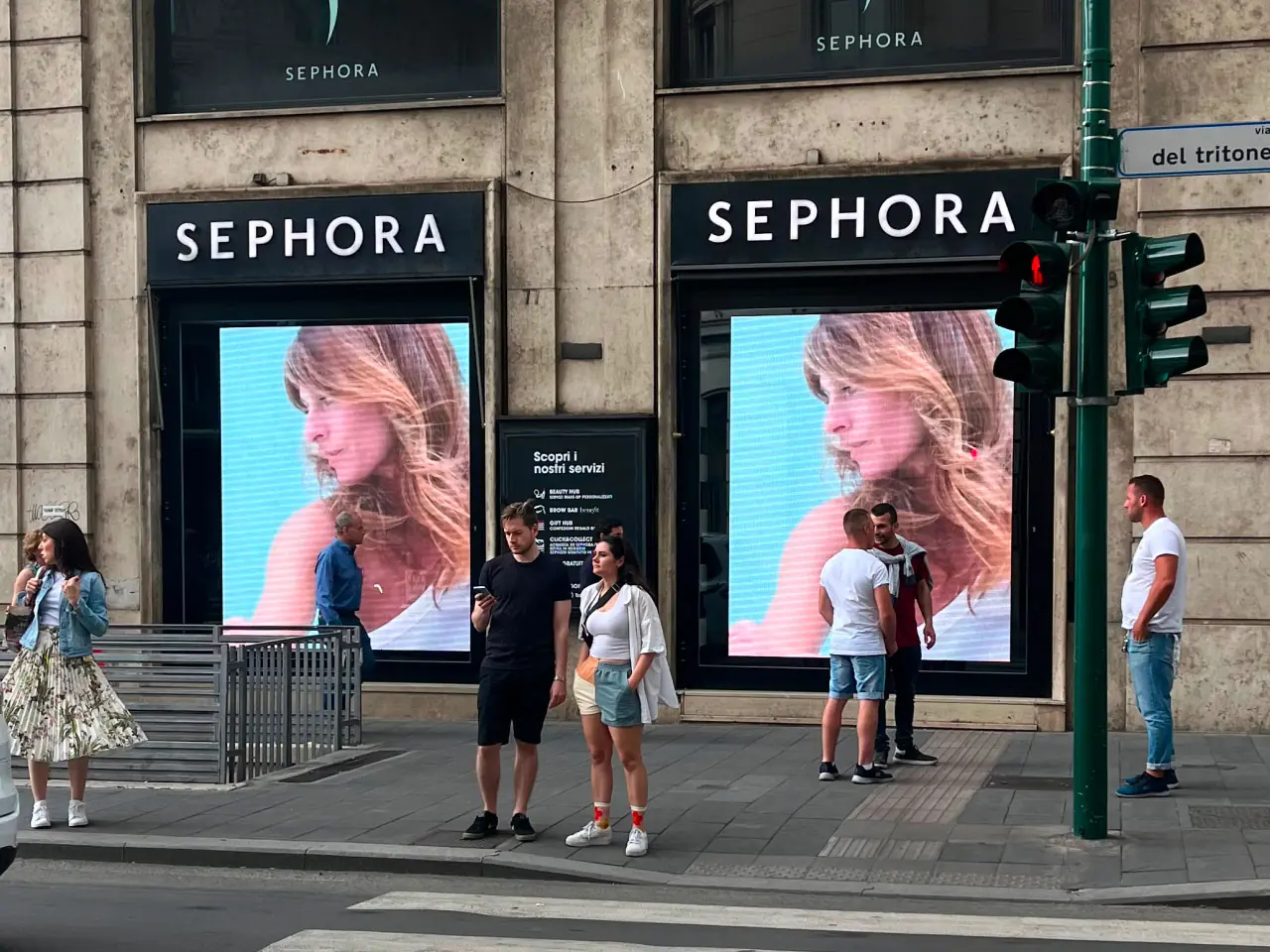 Ledwall vetrina a tutta larghezza