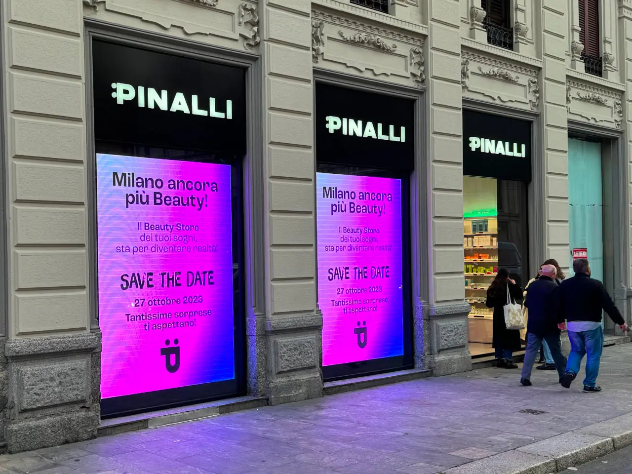 Ledwall vetrina a tutta larghezza