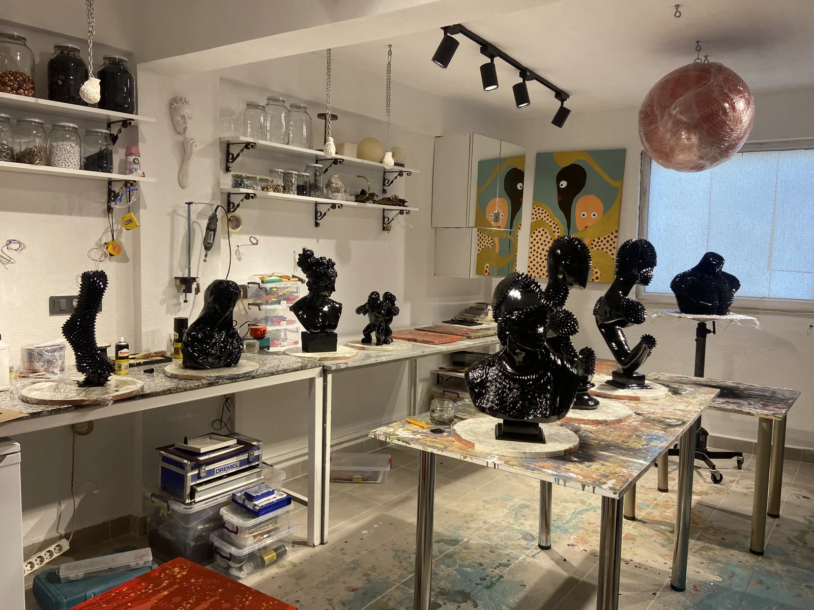 Sculptures in production in the workshop — Zeynep Didem Bardakcı