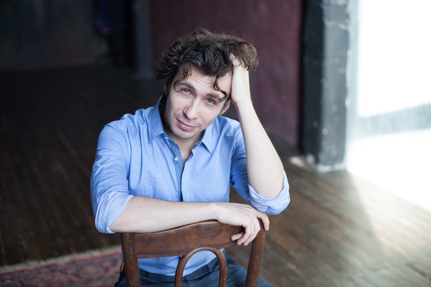 Anton Savchuk al pianoforte durante un concerto