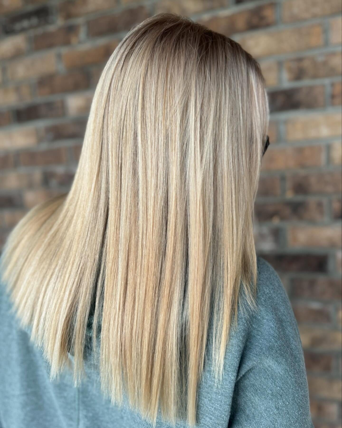 Smooth golden blonde hair, straight, back view