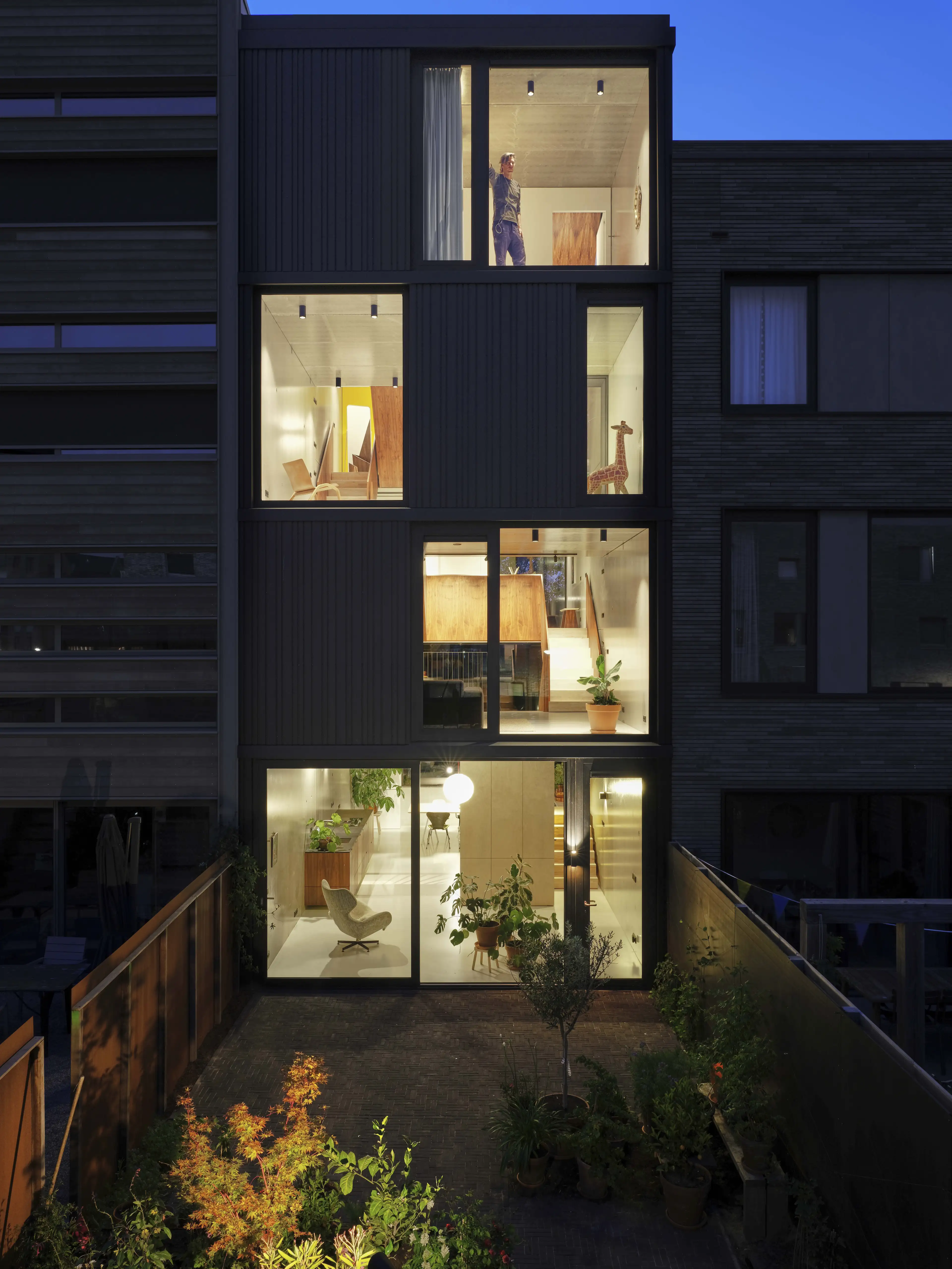 ZigZag zelfbouw splitlevel urban villa architect kavel particulier woonhuis bouwen Jasper Smits Architecten interieur Abe Bonnema jonge architecten BinnensteBuiten Archdailiy buildign of the year