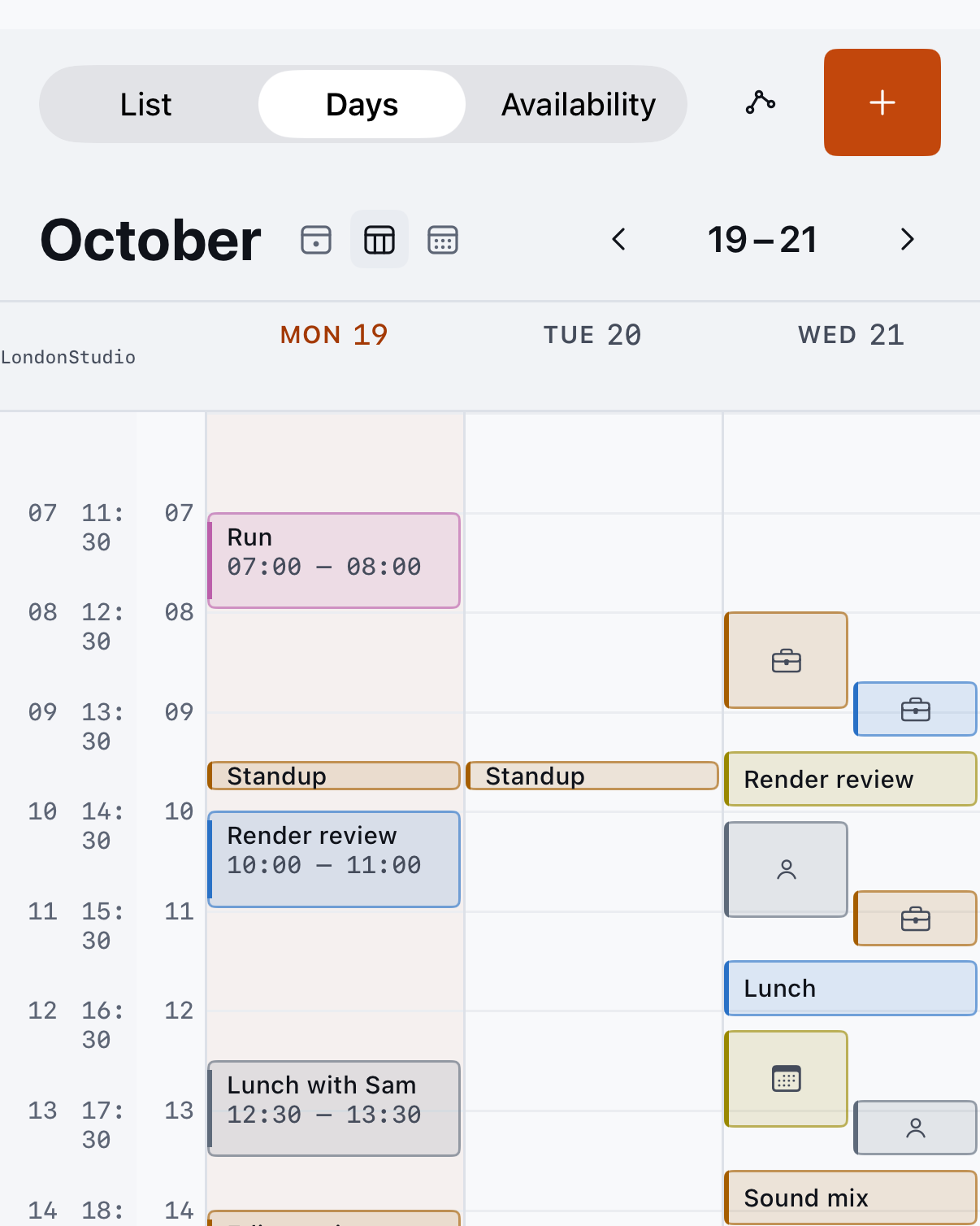 Days view on iPhone: three days side by side with two extra time zones