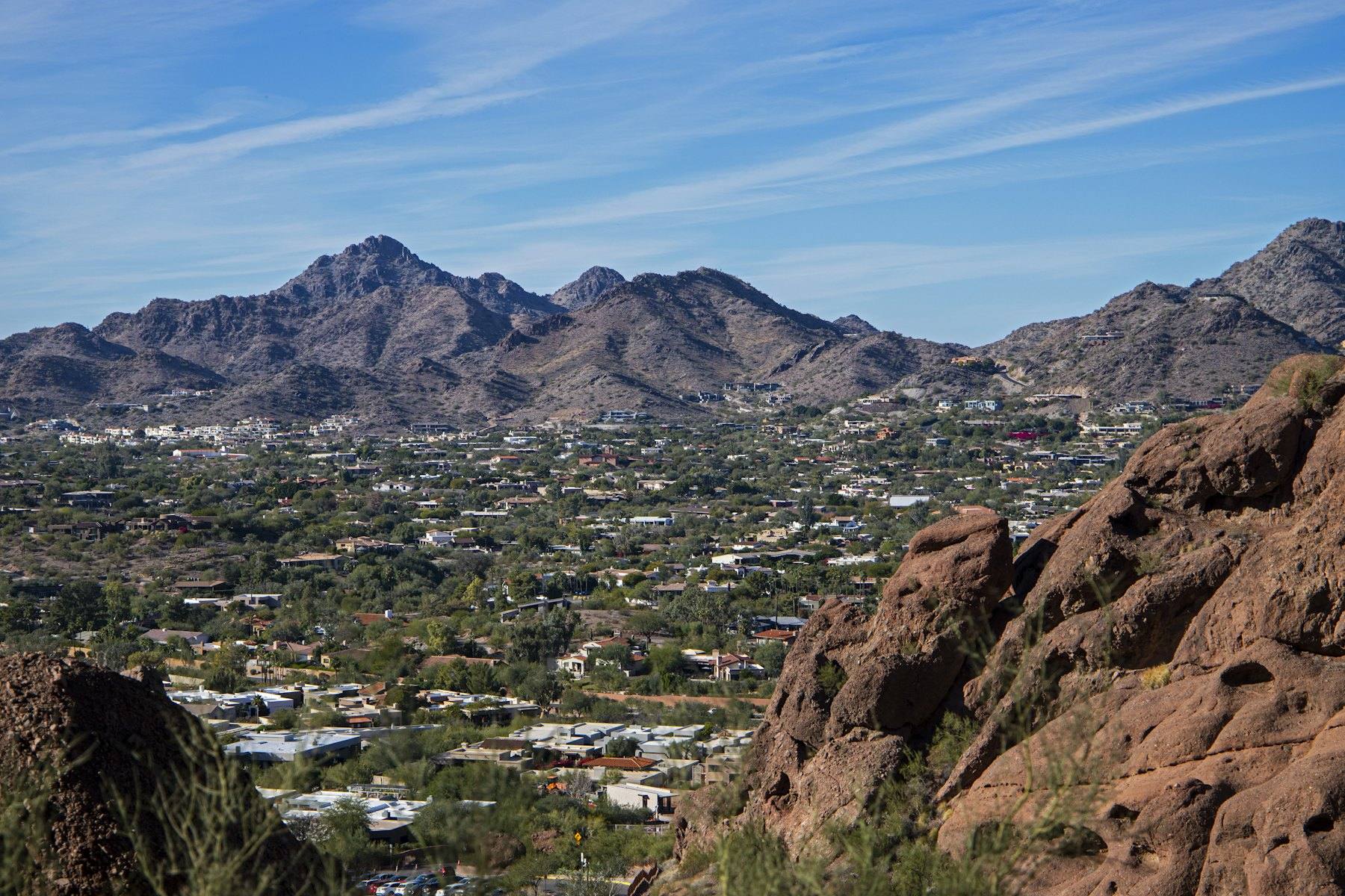Phoenix valley seen from Camelback Mountain