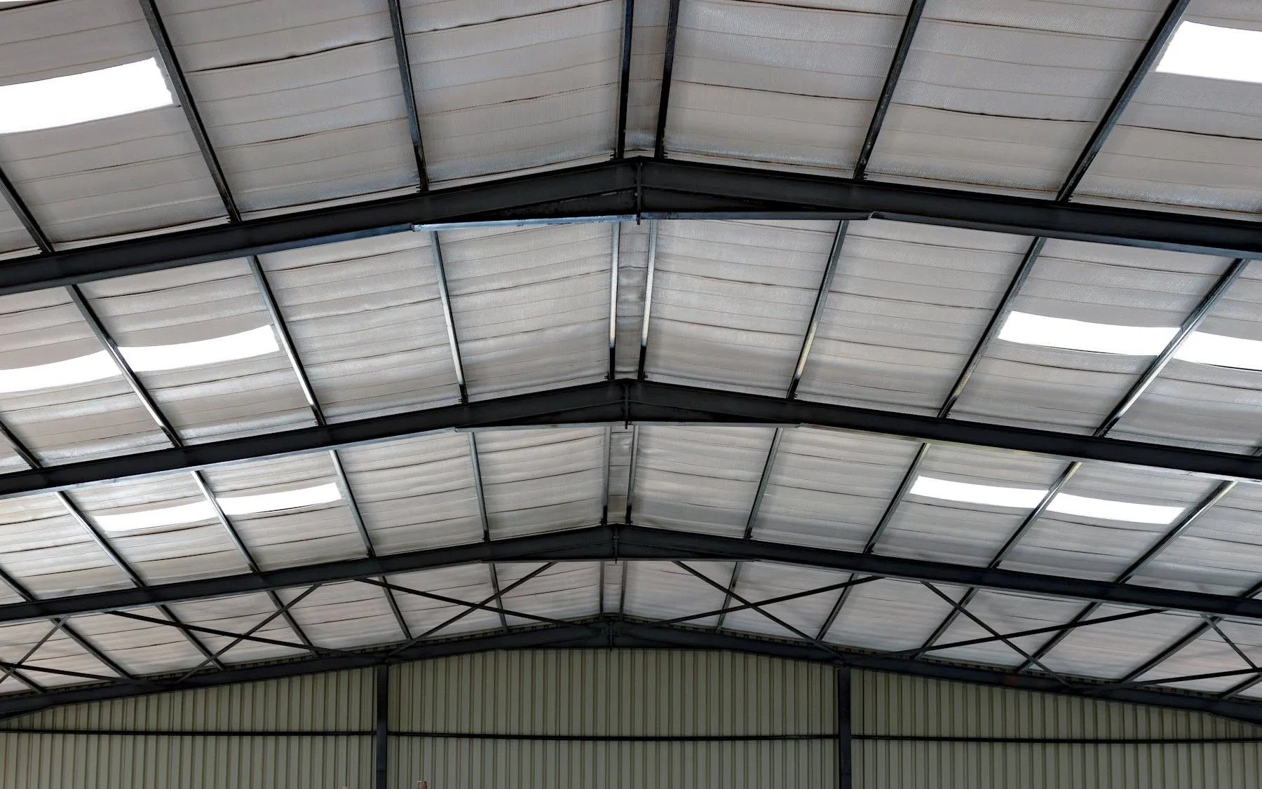 Steel roof structure of a commercial building