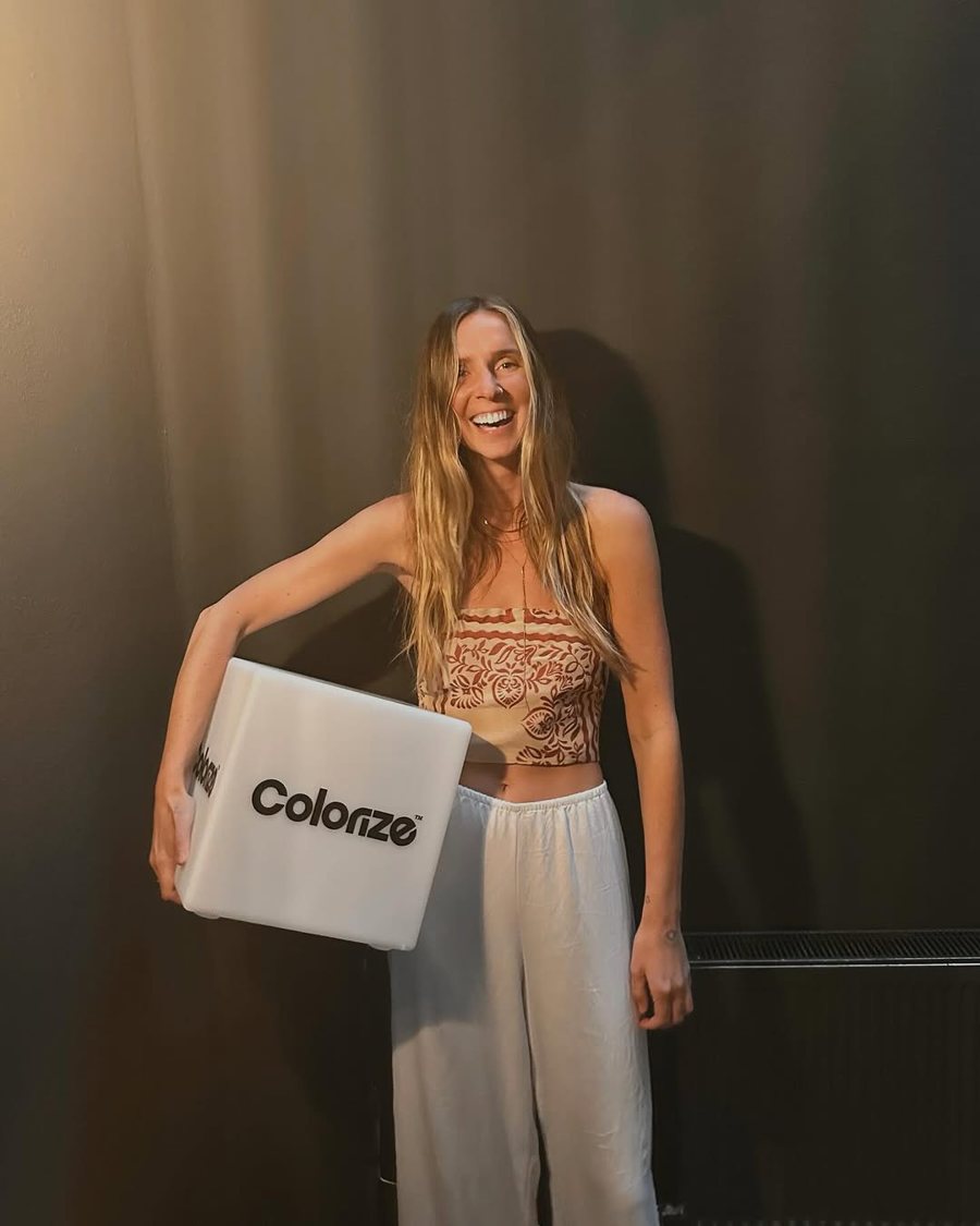 Mölly: Signed her first track to COLORIZE