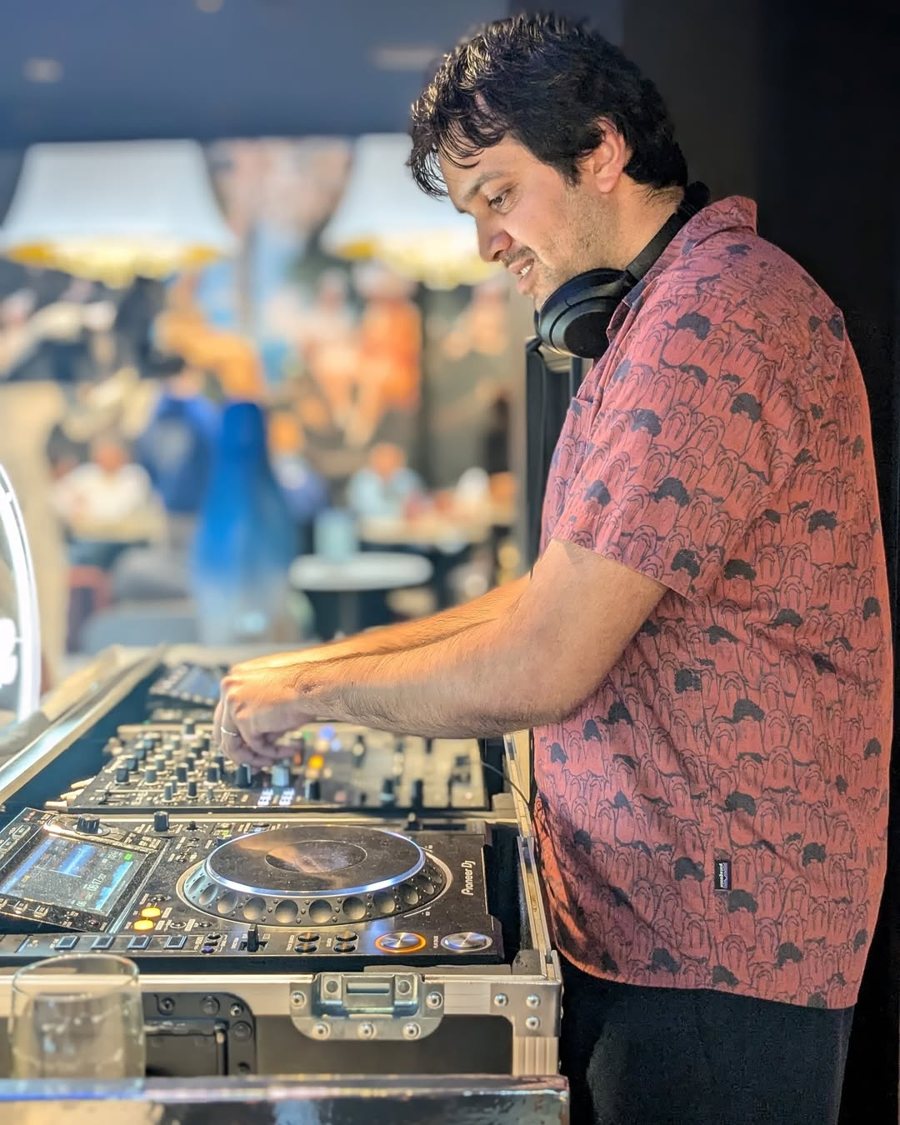 Coastlines: First gig at ADE