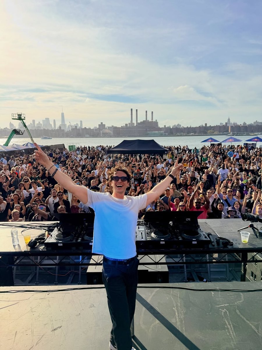 Stello: Opened for Tiësto
