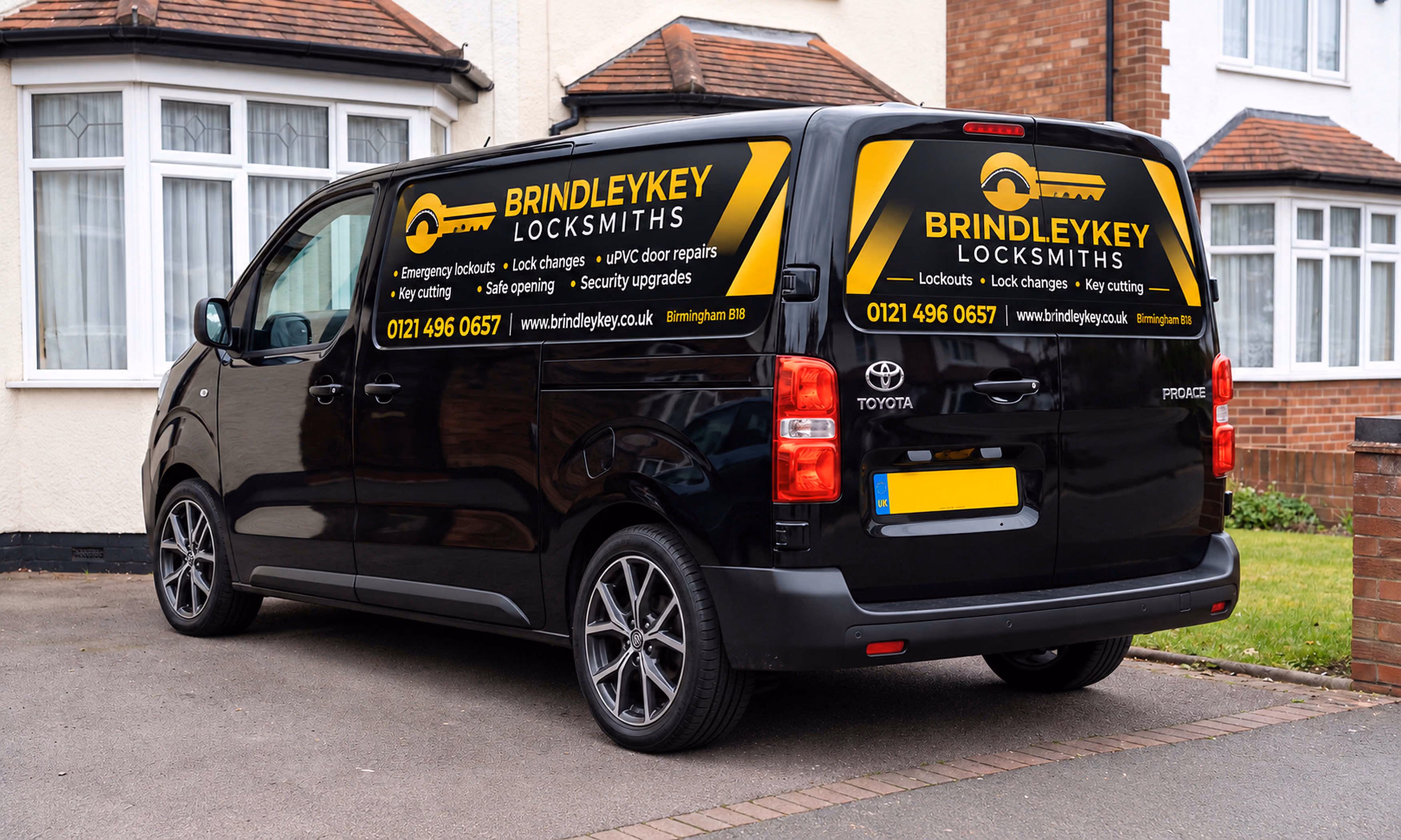 Magnetic van signs on a Toyota Proace for a locksmith, made by FLG
