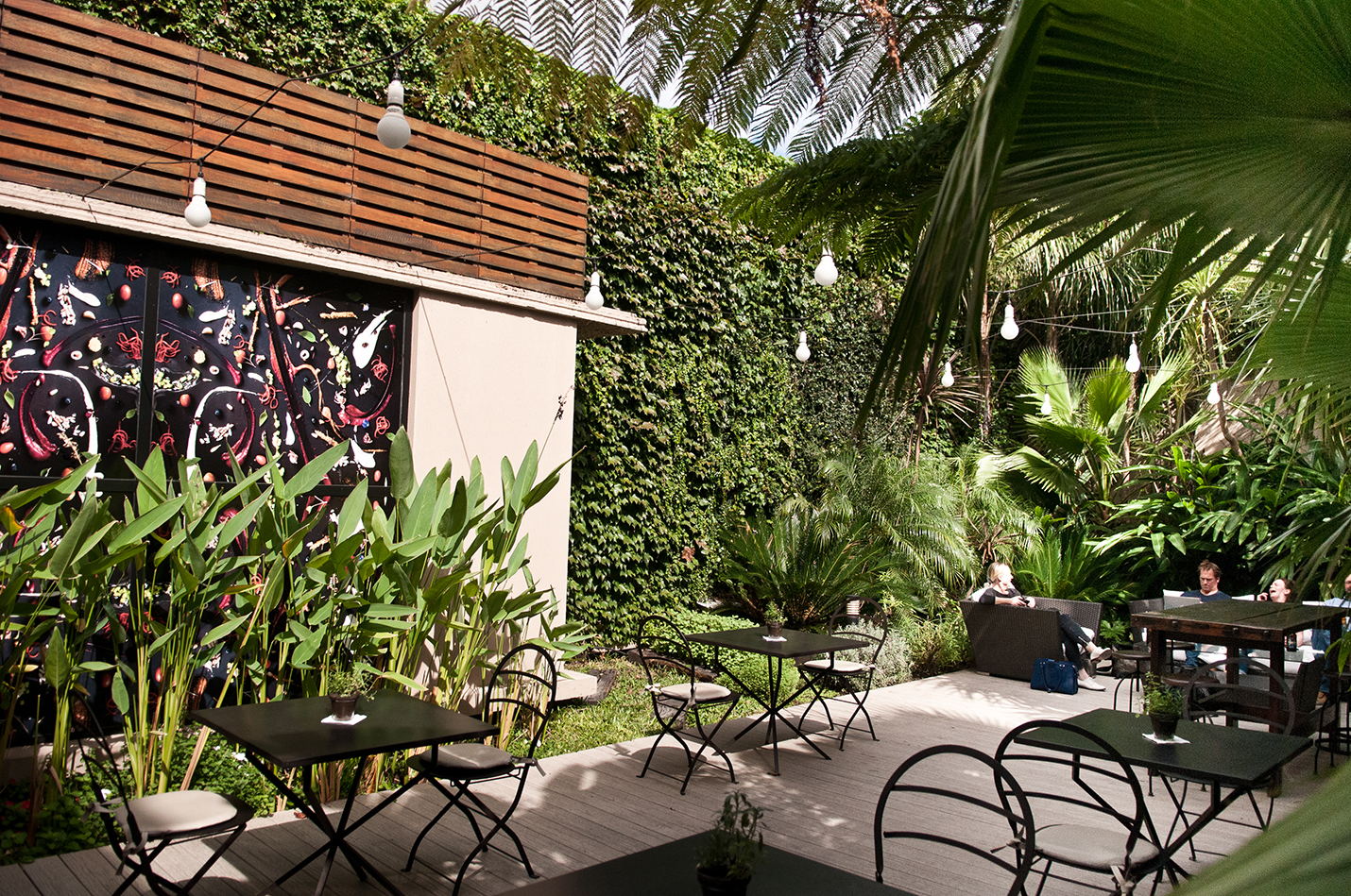 Lush garden at Fierro Hotel