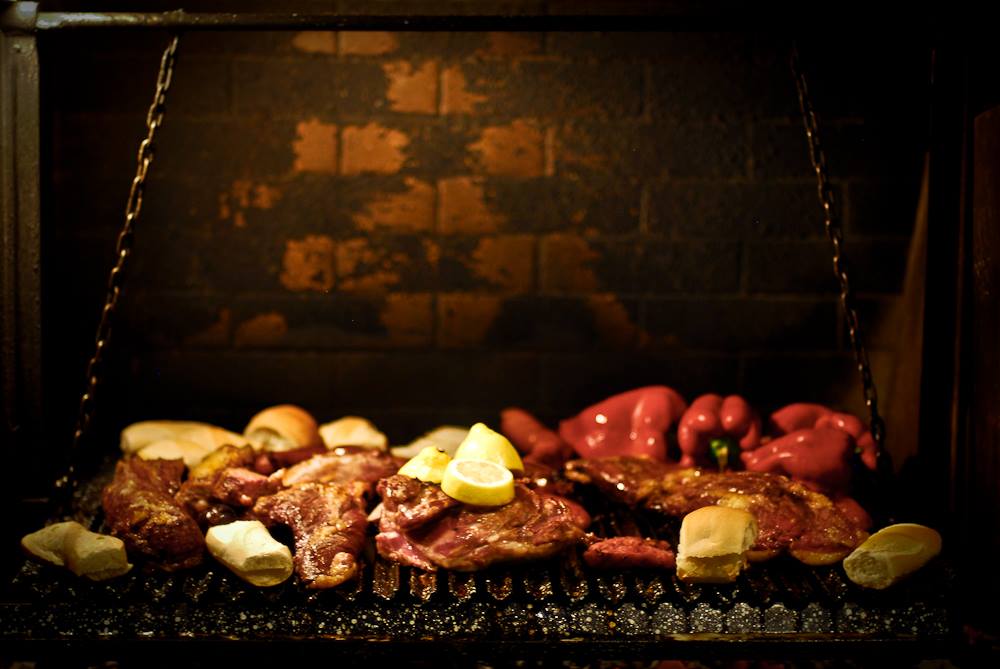 meat-at-the-grill_parrilla-tour-bue