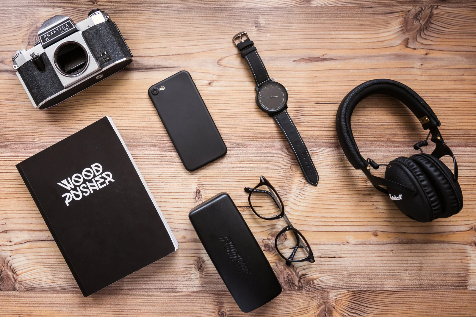 Accessoires mit Charakter – Flatlay-Fotografie von Profi-Bilder